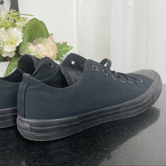 Converse Black Low Top Sneakers Unisex M -8 W- 10 - Picture 5 of 16